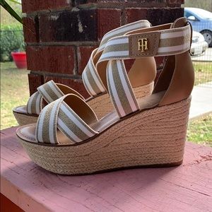 NWOB Tommy Hilfiger Theia Wedges
